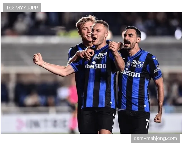 VAR长时间介入检查,确认亚特兰大进球前是否防守犯规